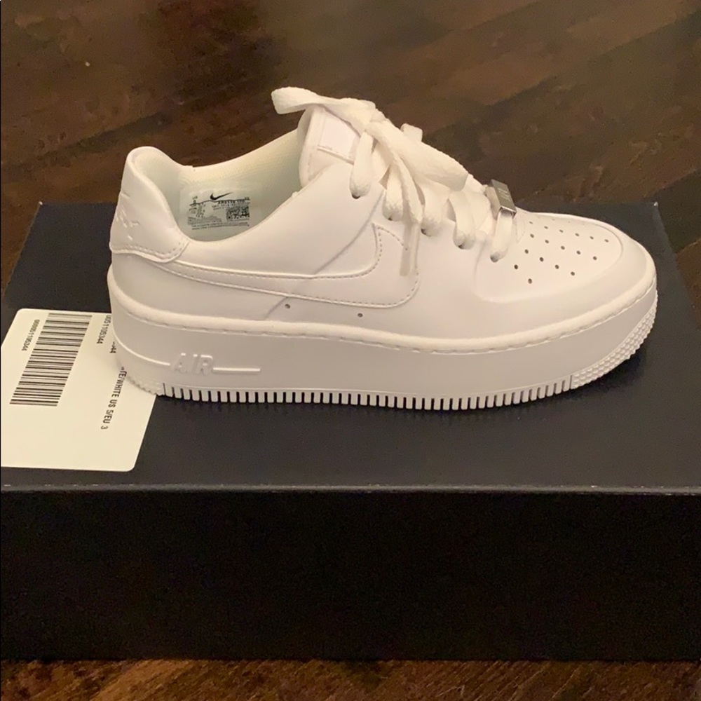 Nike low sage white